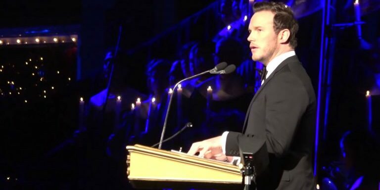 Chris-Pratt-reads-nativity-story