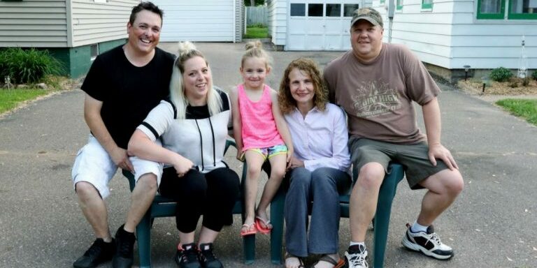 Long-Lost-Wisconsin-Sisters-Next-Door-Neighbors