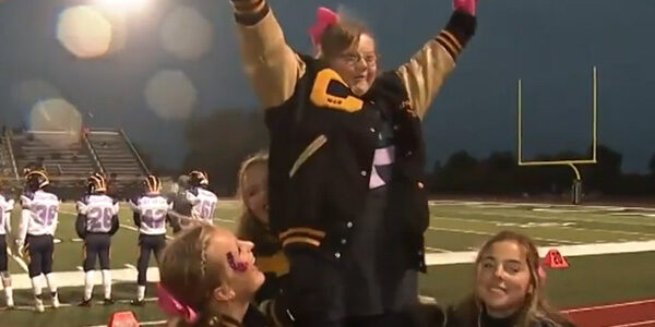f7vbm-cheerleader-down-syndrome-lg