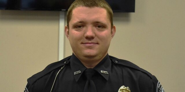officer burries dead cat_1552051136571.jpg_6872230_ver1.0_640_360