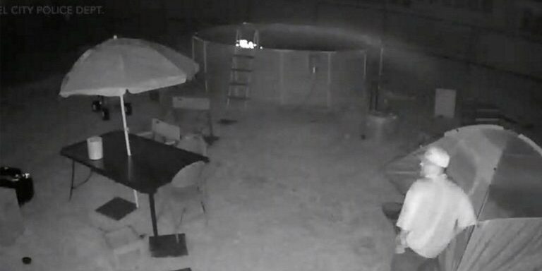 online-stalker-dad-hides-camera