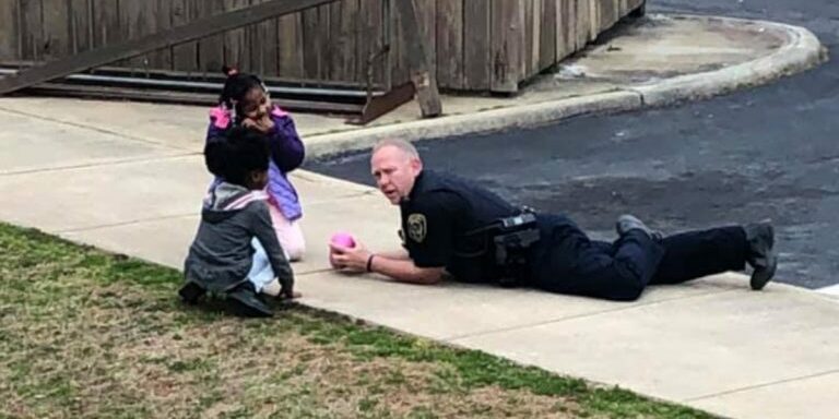 police-officer-plays-with-kids