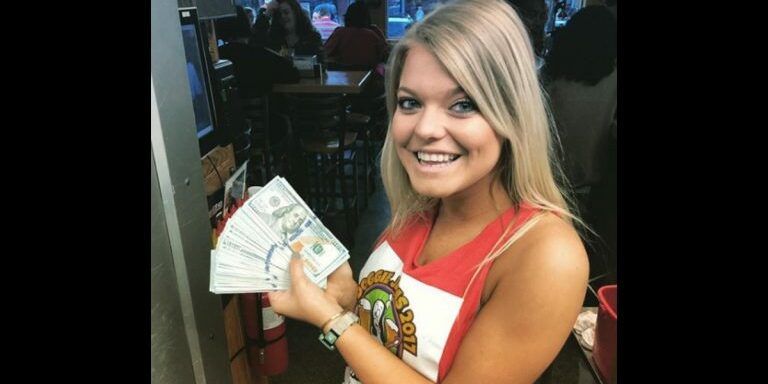waitress-with-money